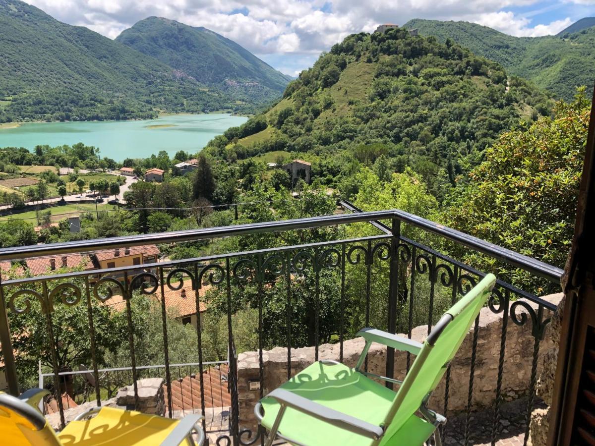 Stanza Con Terrazzo Vista Lago - Lakeholiday Castel di Tora Buitenkant foto