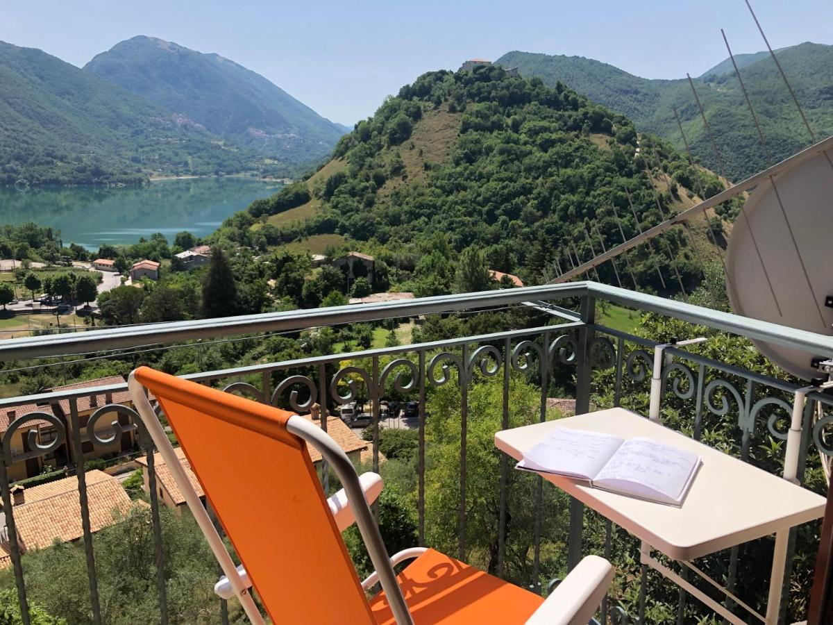Stanza Con Terrazzo Vista Lago - Lakeholiday Castel di Tora Buitenkant foto