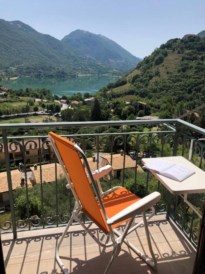 Stanza Con Terrazzo Vista Lago - Lakeholiday Castel di Tora Buitenkant foto